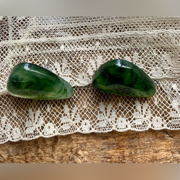 Vintage Marbled Jade Green Bakelite Style Pierced Contemporary Earrings Jewelry - Picture 4 of 5